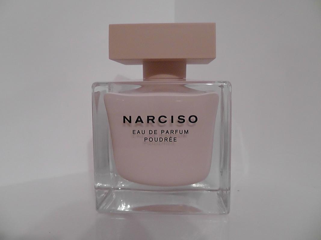 Духи родригес белые. Narciso Poudree от Narciso Rodriguez. Нарцисо Родригес белый кубик. Narciso Rodriguez Narciso белый. Narciso Rodriguez Narciso Poudree 10мл.