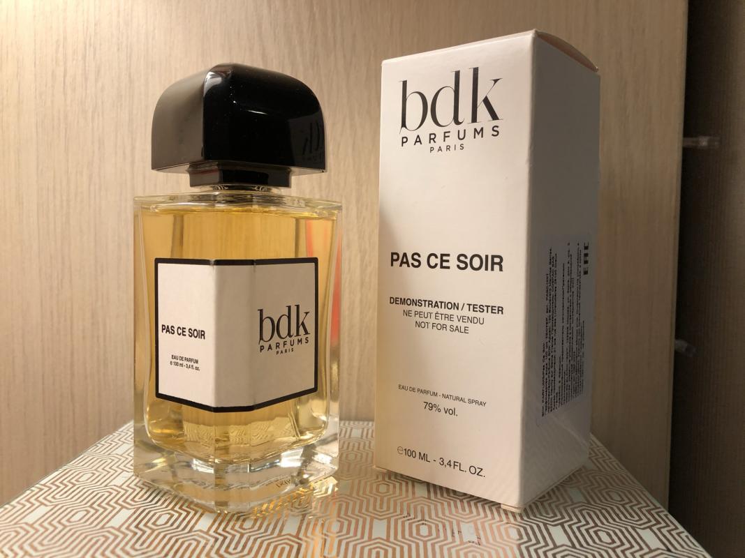 Bdk paris. Духи BDK. Parfums BDK Gris Charnel 1ml EDP отливант. Пас се суар. Parfums BDK logo.