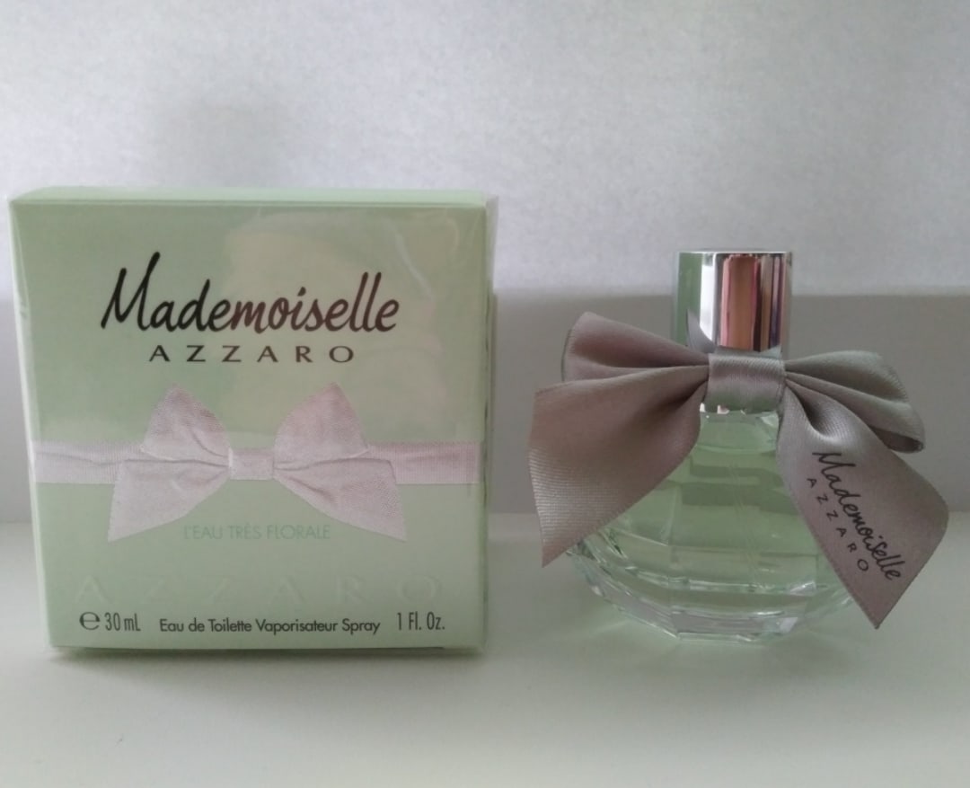 Azzaro mademoiselle l eau tres. Мадемуазель азаро зеленые. Аззаро мадмуазель лаеу тресс Florali. Аззаро мадмуазель набор. Модмоазель ащаро leau в Шейхе.