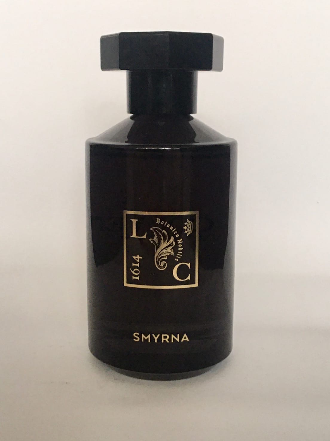 Le couvent parfum. Le Couvent Парфюм. Le Couvent Smyrna Парфюм. Le Couvent Aqua Palmaris духи.