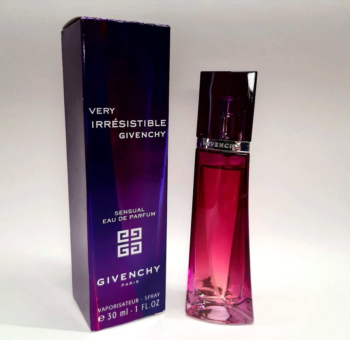 Very irresistible. Givenchy very irresistible sensual. Живанши вери Ирресистбл женские отзывы.