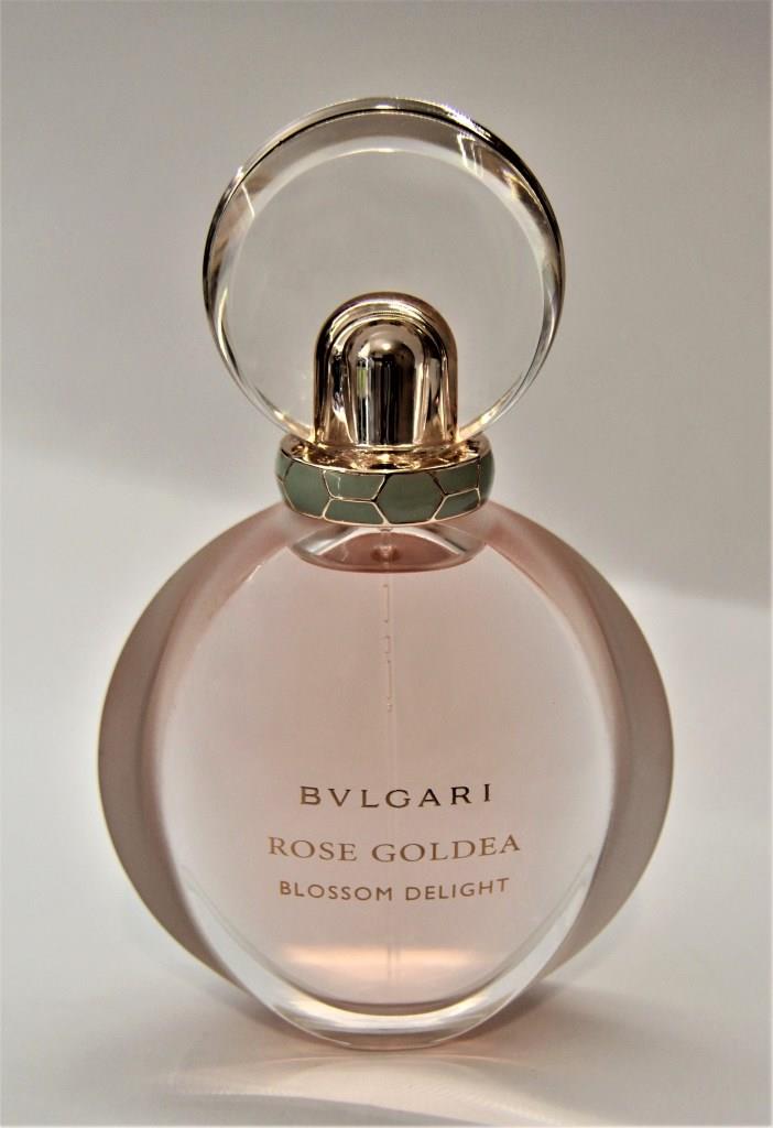 Bvlgari blossom delight. Bvlgari Rose Goldea 5мл. Bvlgari Rose Goldea Blossom Delight 30 ml. Bvlgari Rose Goldea Blossom Delight маленькие. Розы для парфюмера фиалка.