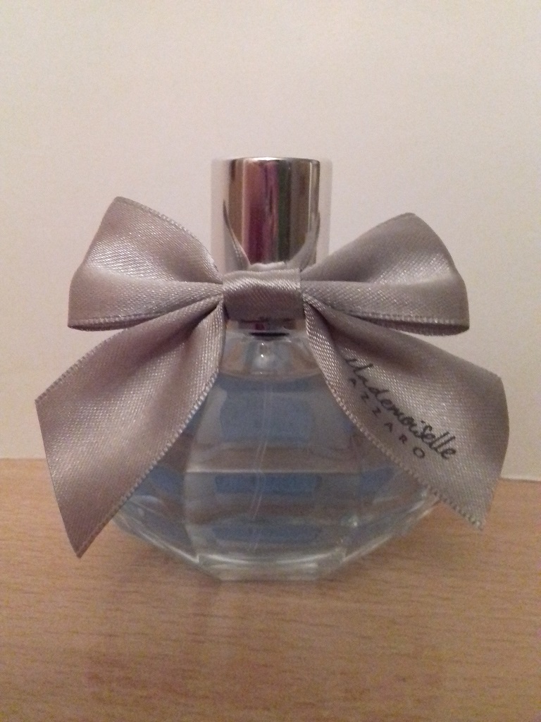 L azzaro mademoiselle. Azzaro Mademoiselle EDT 30ml. Мадмуазель Аззаро голубой. Мадмуазель Аззаро фиолетовые. Мадмуазель Аззаро мужские.