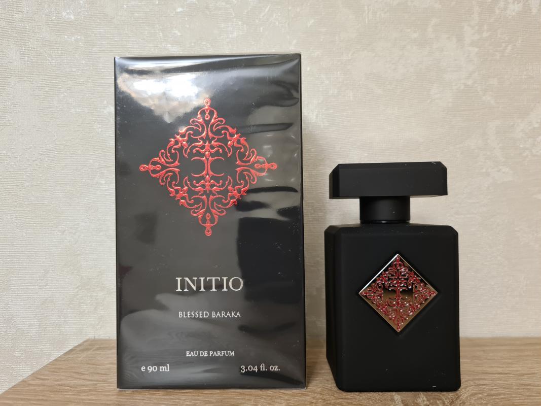 Блессед барака. Blessed Baraka Initio Parfums. Initio blessed Baraka. Инитио Парфюм зеленый.