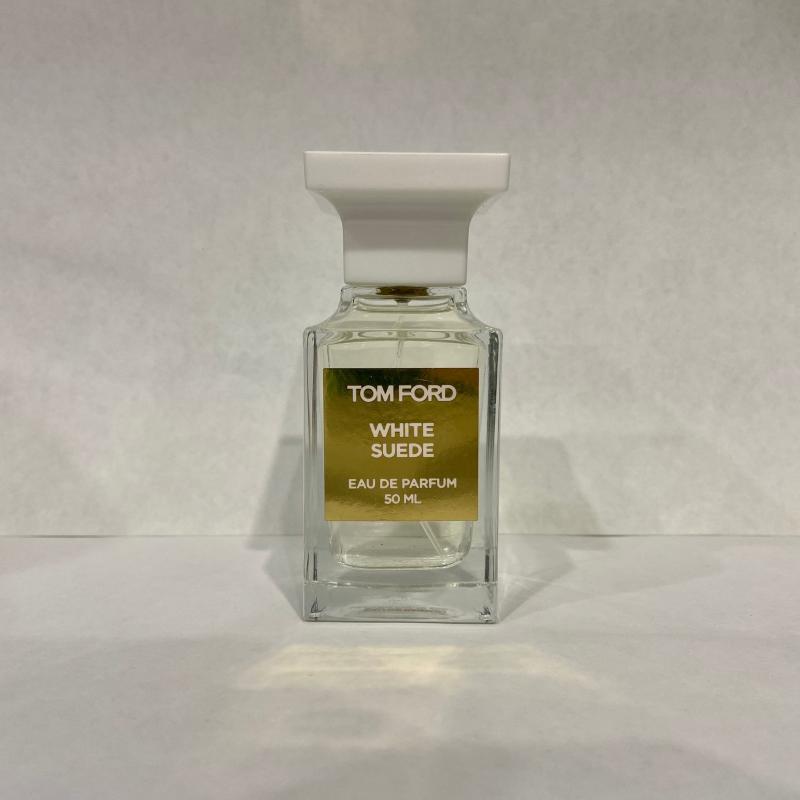 Tom ford white suede. Tom Ford White Suede 50 мл. Белая замша Форд. Том Форд белая замша флакон. Набор Tom Ford (oud Wood + White Suede + Rose prick) 3x7,5ml.