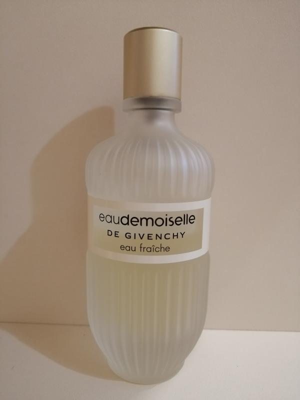 Yohji yamamoto unravel 07 14. Eaudemoiselle de Givenchy Eau Fraiche Givenchy. Eaudemoiselle Givenchy цена. Eau de Givenchy фото флакона.