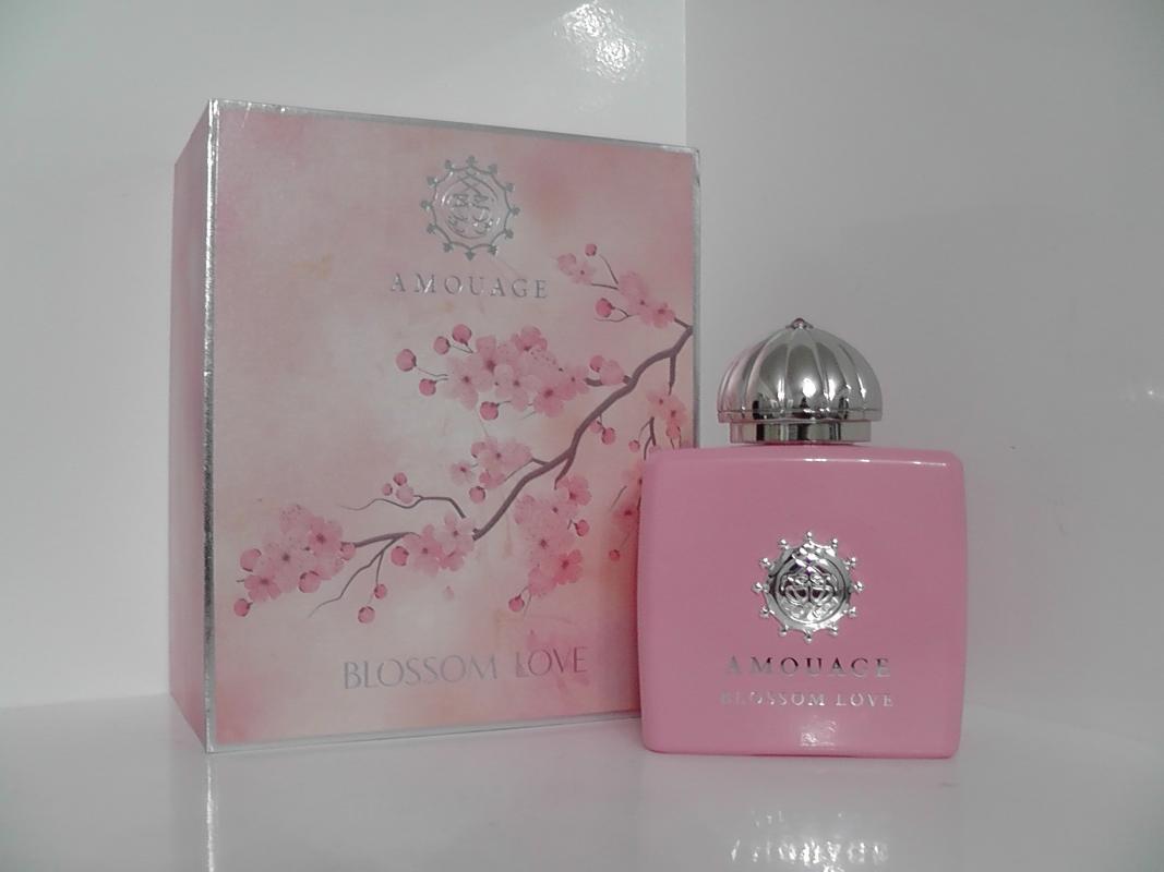 White rose de alix. Amouage Blossom Love. Parfumerie particuliere Tonka Fever.