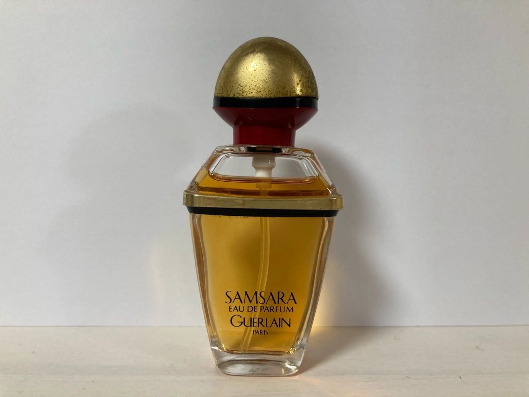 Guerlain vol. Samsara Guerlain кулон. Guerlain Vol de nuit пудра.