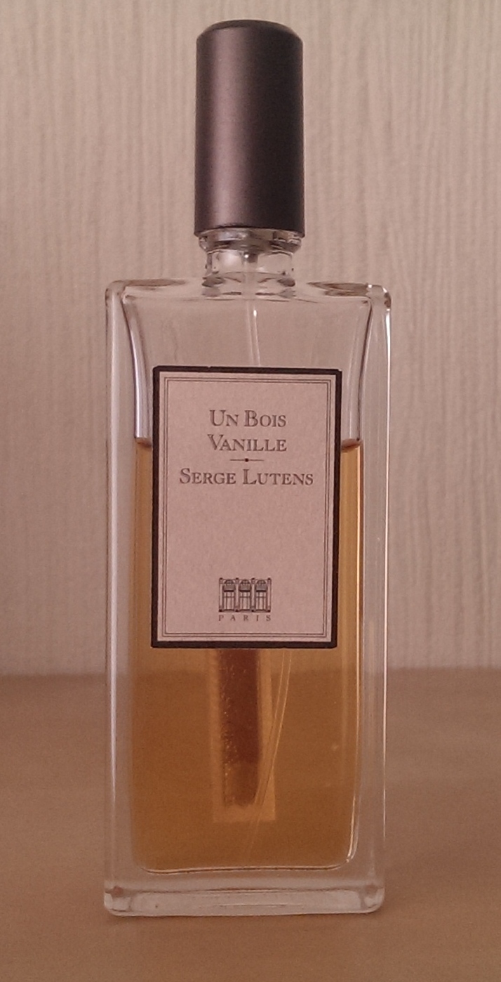 Bois vanille. Serge Lutens лес. Серж лютен ванильный лес. Serge Lutens jeux de peau. Serge Lutens Пале рояль.