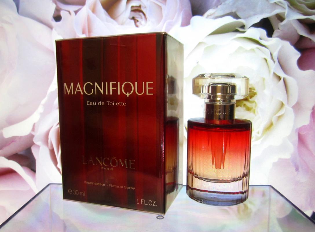 Eau de toilette перевод на русский. Magnifique шрифт ланком. Ланком магнифик фото на зимнем фоне. Magnifique перевод.