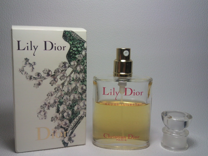 Туалетная вода ли ли. Туалетная вода Christian Dior Lily Dior. Кристиан диор духи Ландыш. Духи с запахом ландыша Кристиан диор. Парфюм Лилу Кристиан диор.