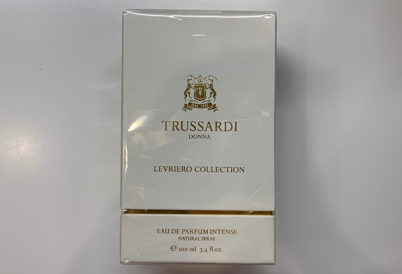 Trussardi donna levriero. Trussardi 2021 Парфюм. Труссарди Парфюм 2021.