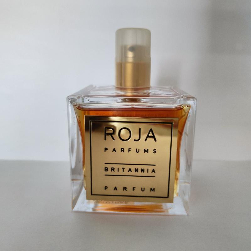 Essence de parfum roja. Мона Лиза Парфюм.