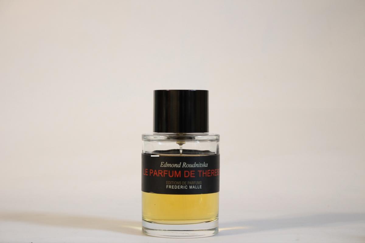 Ravageur frederic malle. Фредерик Мале черное платье.