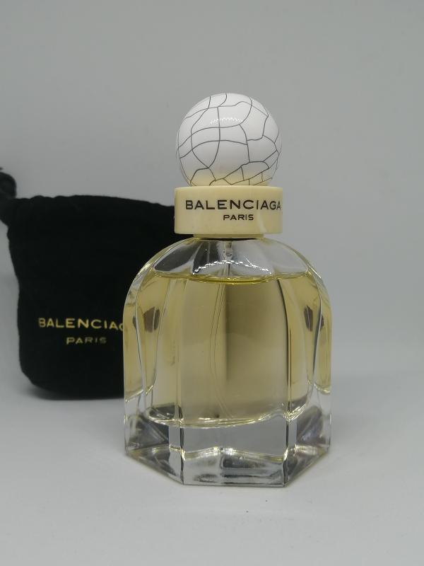 Balenciaga paris soccer. Balenciaga Paris духи. Парфюм Баленсиага Авеню. Balenciaga духи 2022. Balenciaga Paris 10.