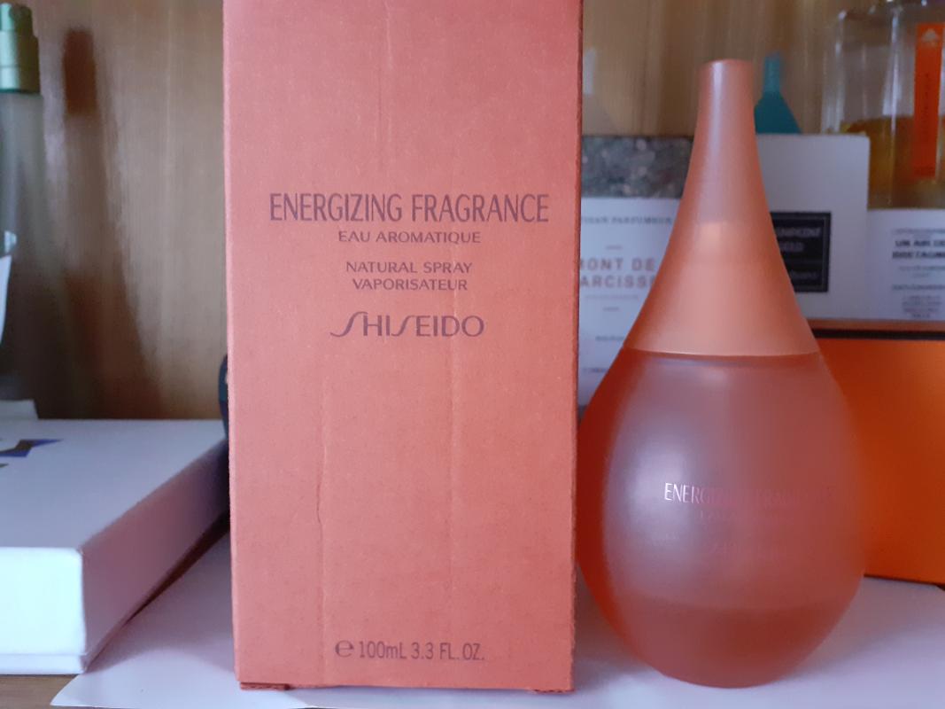 Shiseido energizing. Шисейдо Энерджайзинг. Shiseido Energizing Fragrance. Шисейдо Энерджайзинг в Рени. Shiseido Energizing снят с производства в.