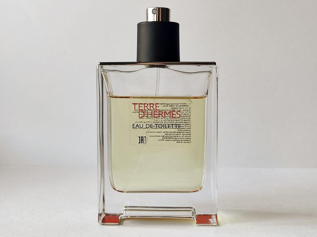 Гермес ветивер. Hermes Terre d'Hermes Eau intense Vetiver. Hermès Terre d'Hermès Eau intense Vétiver Ноты.