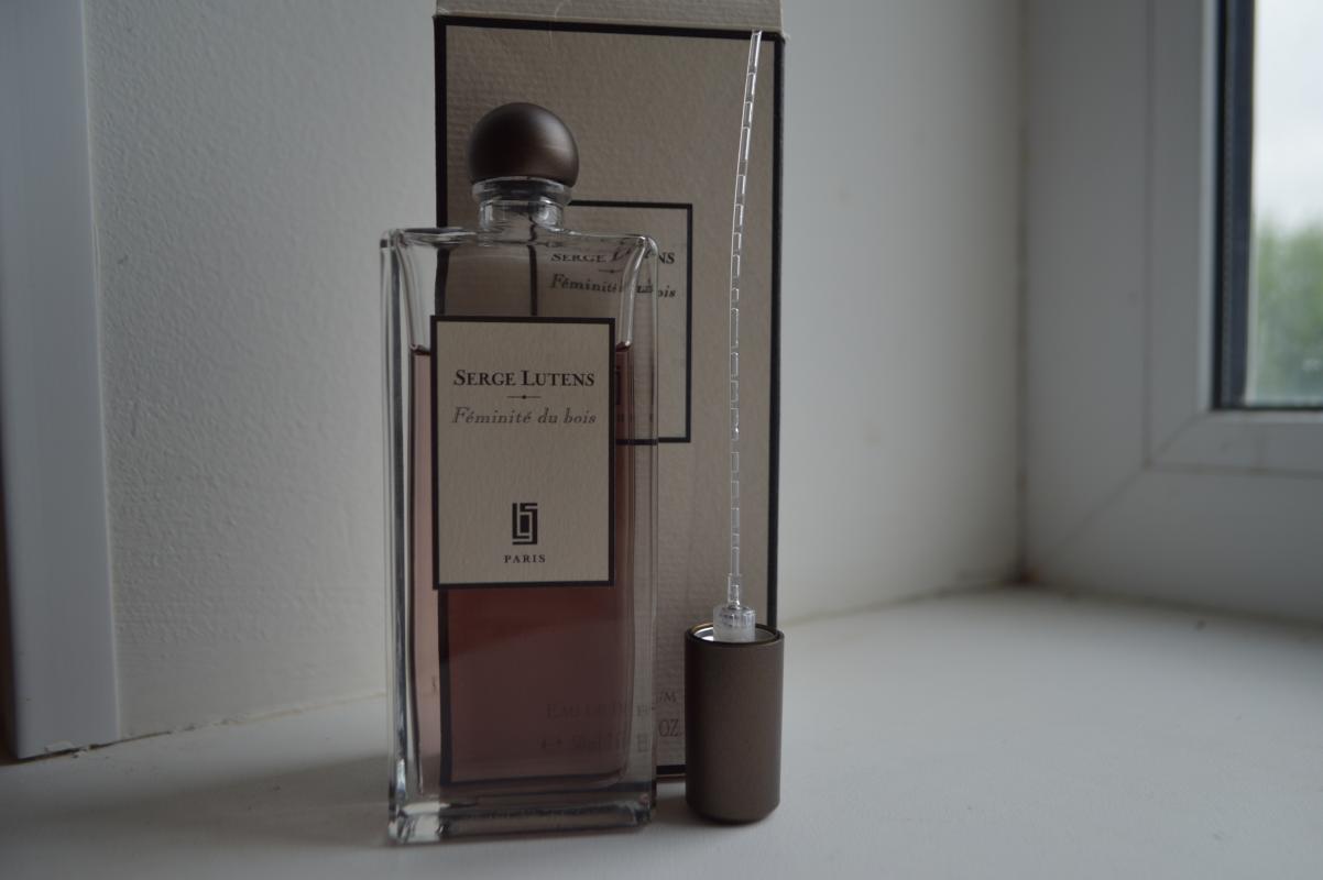 Serge lutens du bois. Serge Lutens feminite du bois. Serge Lutens feminite du bois 10 мл. Serge-Lutens/feminite-du-bois-Limited-Edition. Serge Lutens во флаконе в форме колокола.