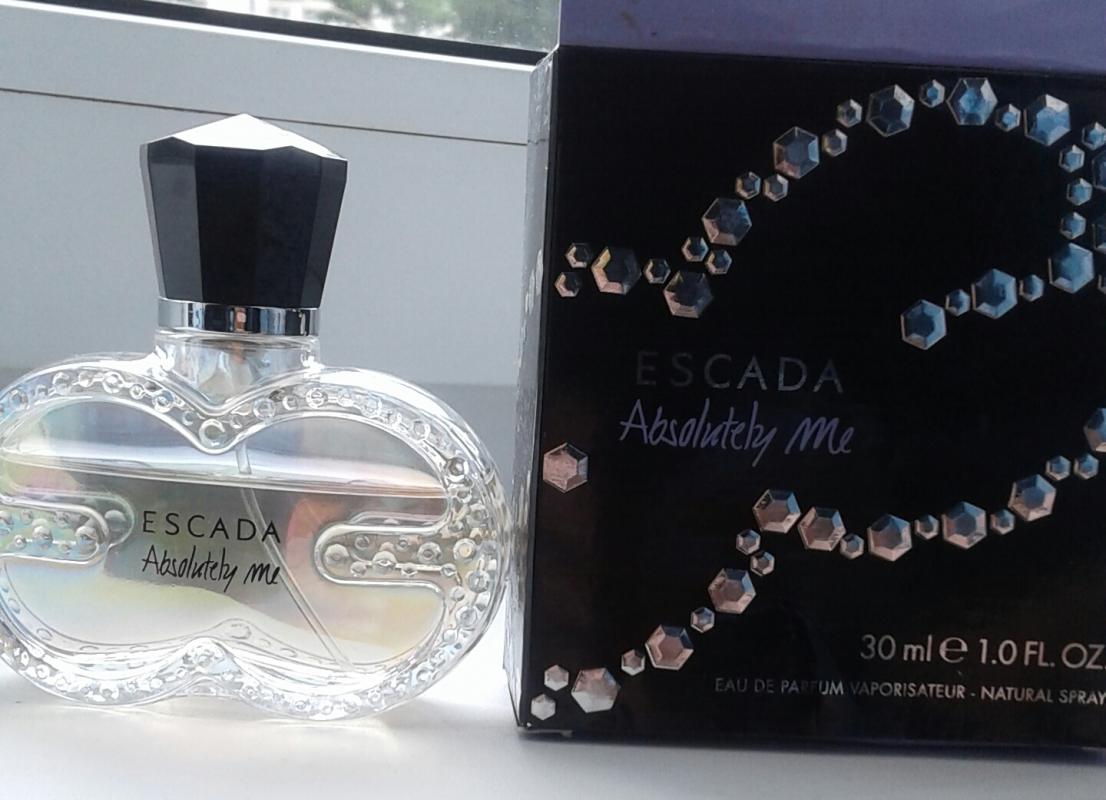 Absolute me. Escada absolutely me купить. Эскада в черной коробке с камушками как называлась. Absolutely me EDP 7.5ml.