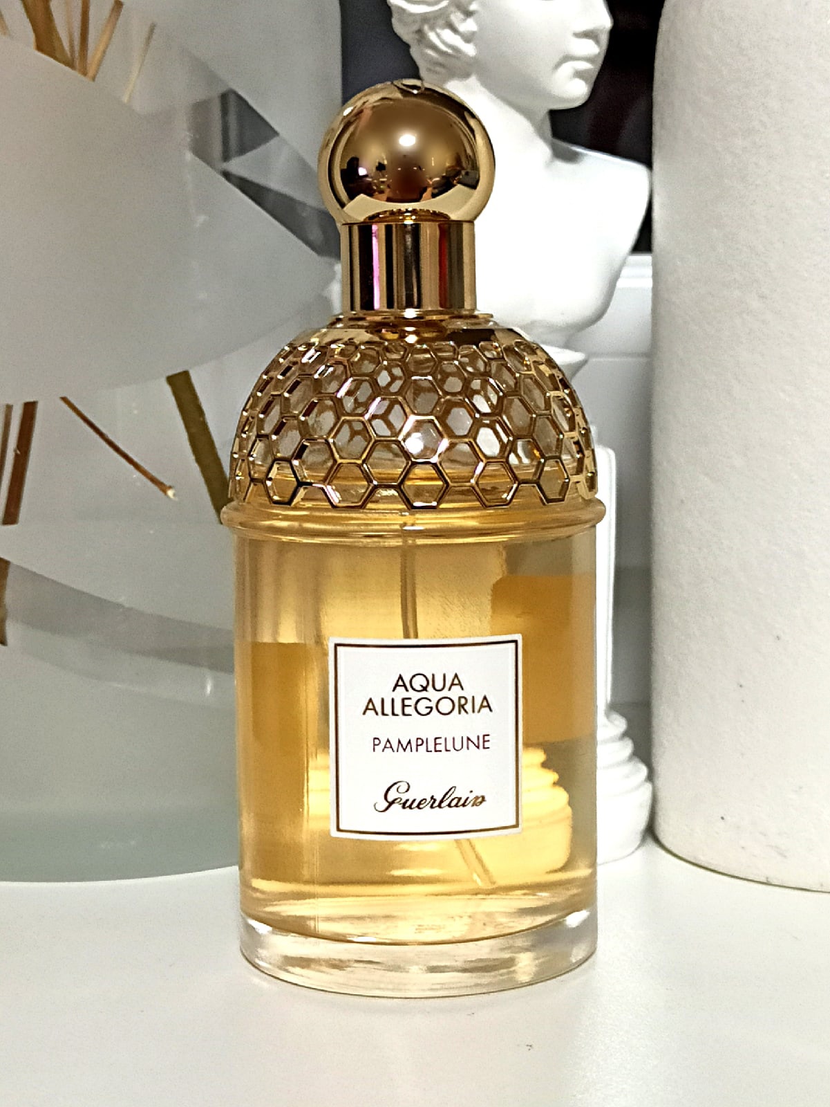 Aqua allegoria pamplelune. Guerlain Aqua Allegoria Pamplelune. Аква аллегория Памплелун. Герлен Аква аллегория Пампелуне золотое яблоко. Guerlain пачули.