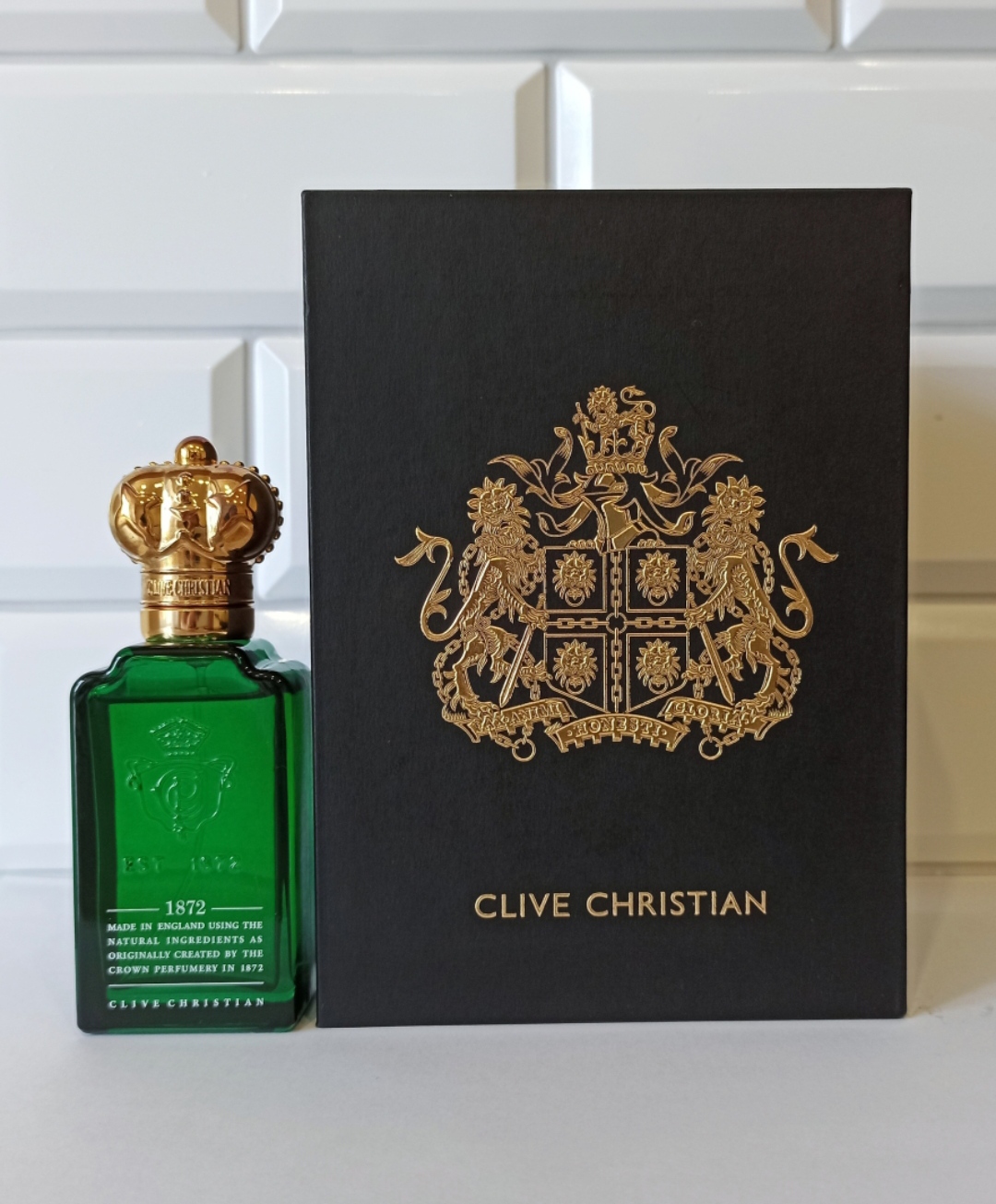 Clive christian 1872. Clive Christian 1872 logo. Клайв Кристиан 1872 красные. Perfume Creation Clive Christian 1872.