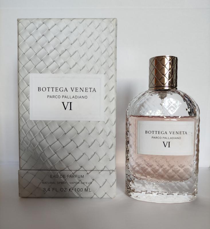 Bottega veneta parco palladiano. Bottega Veneta Parco Palladiano VIII миниатюра. Bottega Veneta Parco Palladiano VIII реклама. Bottega Veneta Parco Palladiano темно зеленый флакон.