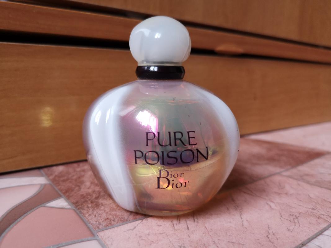 Оригинальный пойзон. Christian Dior Pure Poison. Dior Christian Pure Poison парфюмерная вода 100 мл. Диор Пур пуазон белая крышка. Флакон Dior Pure Poison.