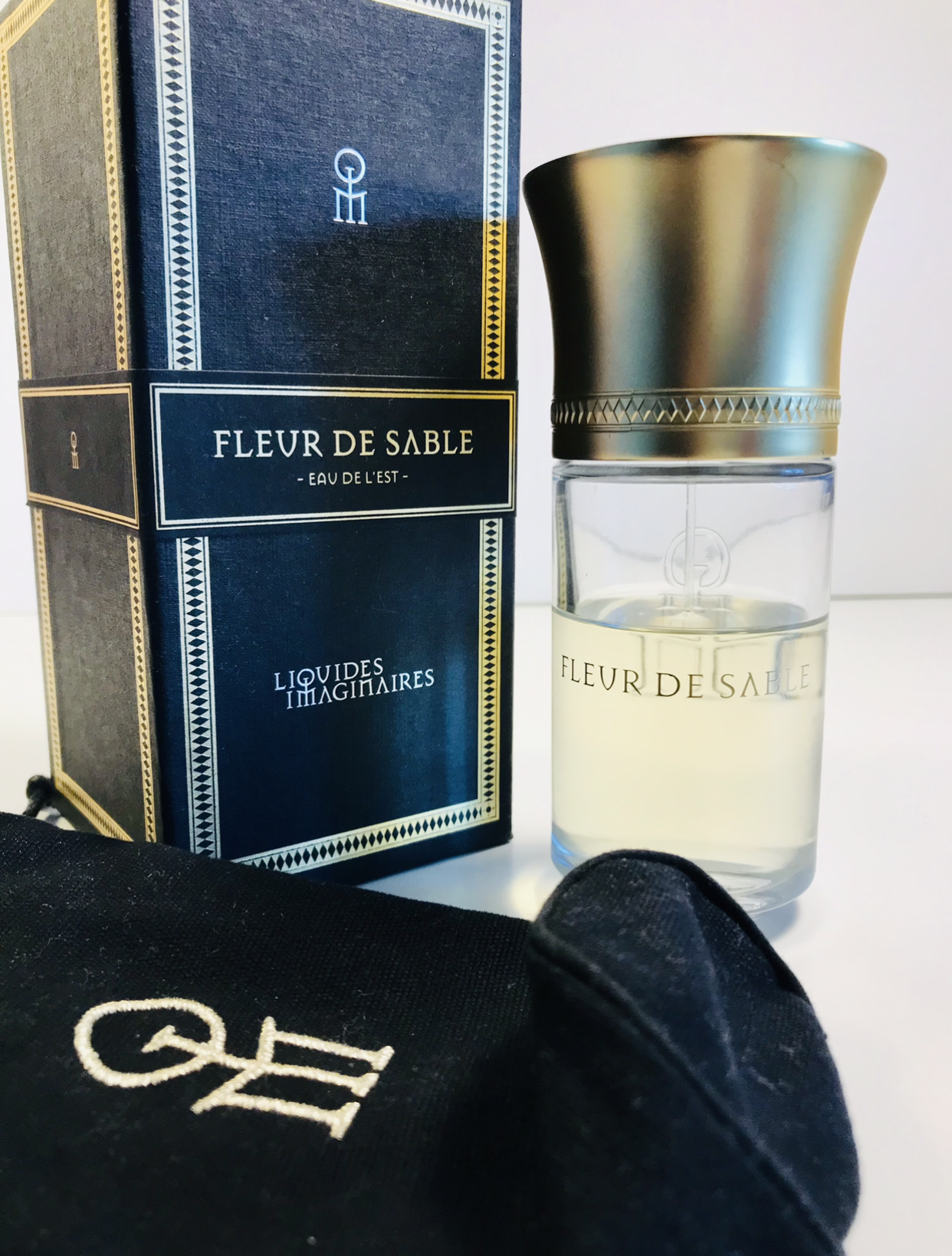 Fleur de sable liquides imaginaires. Духи fleur de Sable. Флер де Сабль Парфюм. Духи fleur de Sable les. Liquides imaginaires fleur de Sable без колпачка.