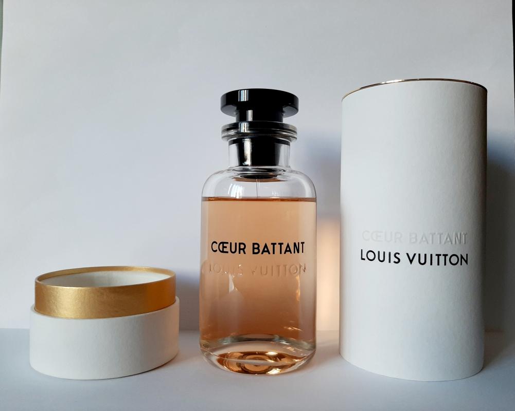 Луи духами. Луи Виттон духи battant. Духи Луи витон coeur battant. Louis Vuitton cœur battant Парфюм. Парфюмерия Луи Виттон симфония.