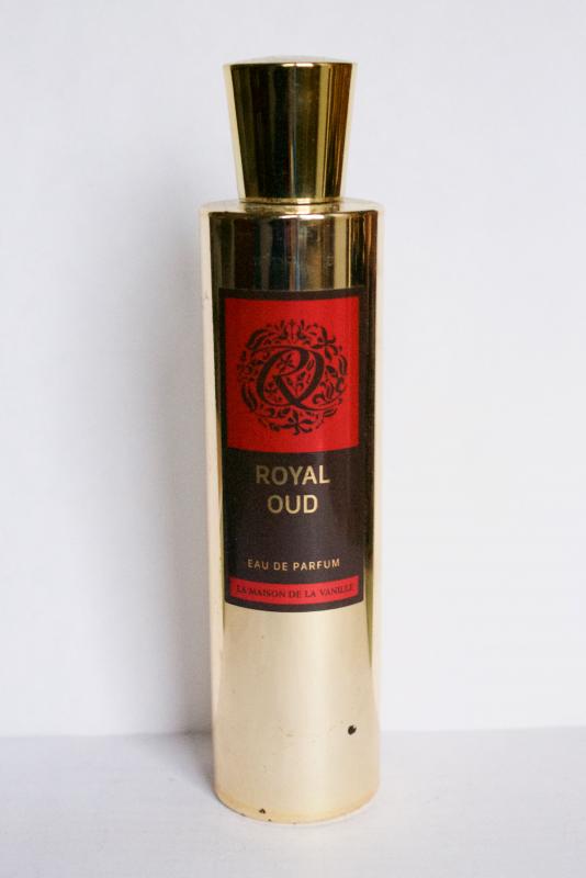 Парфюмерная вода la Maison de la Vanille Royal oud. Royal oud зеленая. Marson de la Royal oud духи.