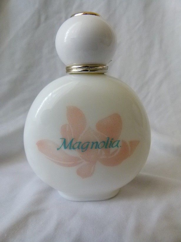 Magnolia parfum. Духи Магнолия Ив Роше. Туалетная вода Yves Rocher Magnolia. Ив Роше духи в белом флаконе. Туалетная вода Magnolia Винтаж.