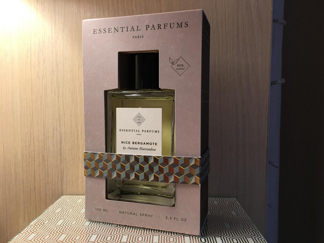 Essential parfums paris orange. Духи nice Bergamote. Nice Bergamot Essential Parfums. Essential Parfums Paris бергамот. Essential Parfums nice Bergamote 10 ml.