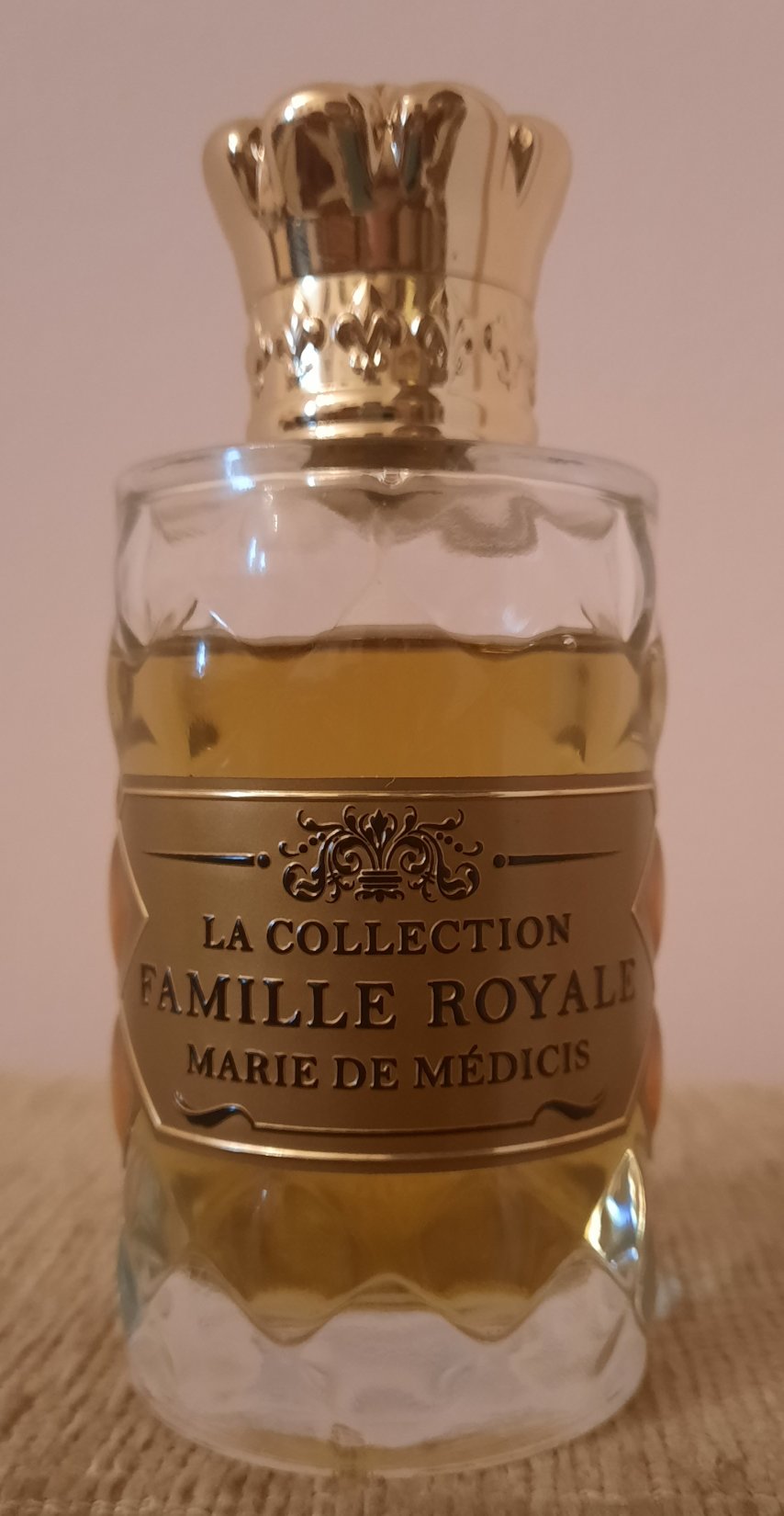 Marie de medicis 12 parfumeurs francais. Духи Grand Voyager Marie de Medicis. Марии Медичи 12 парфюмеров описание аромата.