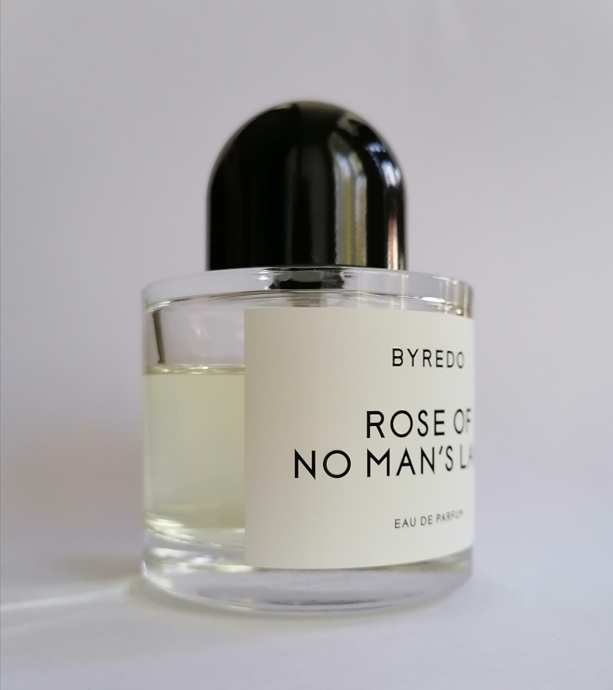 S land отзывы. Байредо Блэк Саффрон. Byredo Blanche. Byredo Rose of no man`s Land. Byredo флакон.