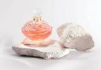 Прикрепленное изображение: 143630_7c4600bbfa5371d9f78572403c9224a1_lalique-cristal-pivoine-edition-limitee-2021-parfum.jpg