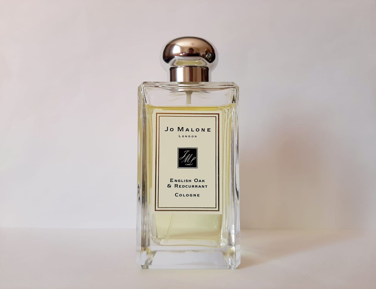 Джо малон скарлет. Jo Malone Scarlett Poppy. Джо Малон Скарлет Поппи. Джо Малон смородина и дуб. Jo Malone English Oak & Redcurrant.