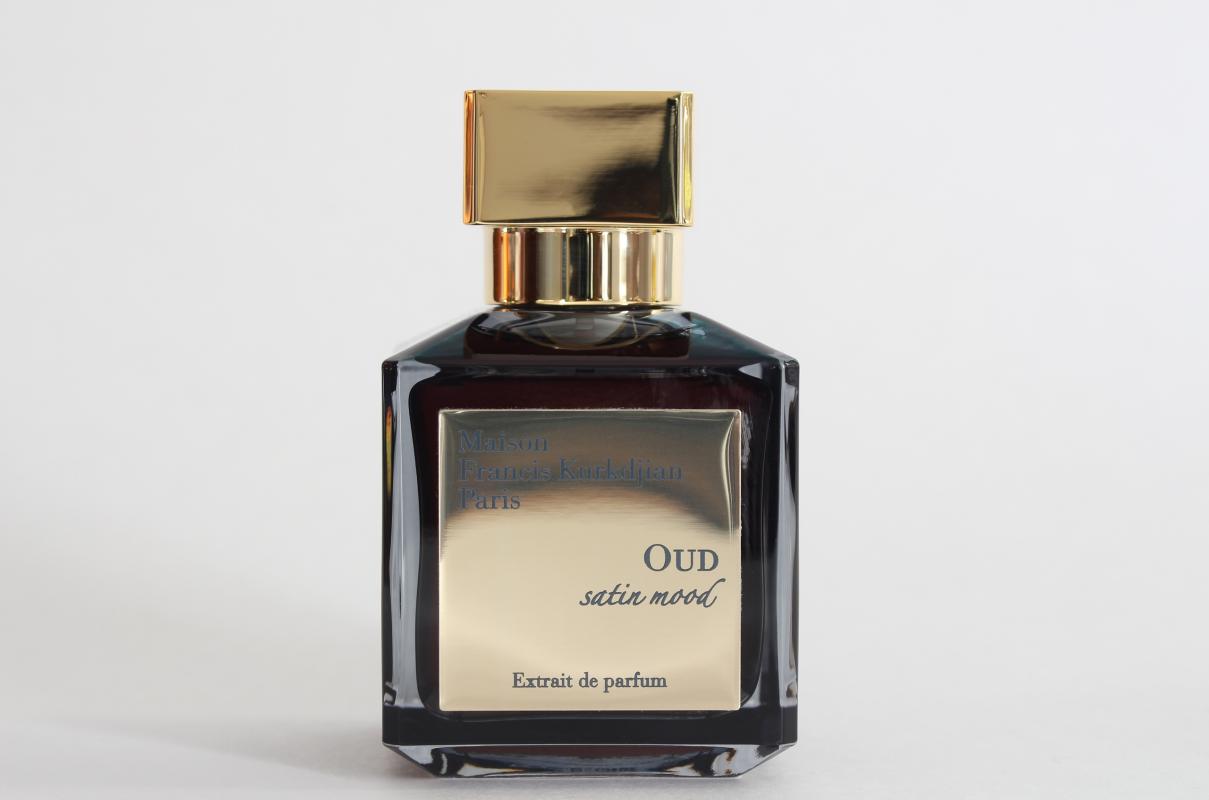 Oud extrait de parfum. Kilian woman in Gold. Oud Satin mood Maison Francis Kurkdjian реклама парфюма. Oud Satin mood Maison Francis Kurkdjian купить. Maison Francis Kurkdjian oud Silk mood купить.