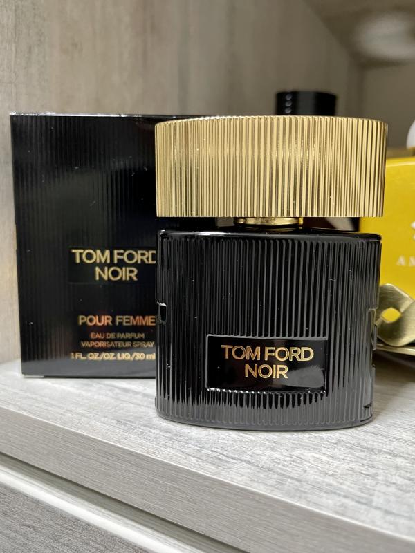 Том Форд Блэк Нуар. Tom Ford Noir pour femme дорожный набор. Tom Ford Noir pour femme Travel. Tom Ford Noir femme фото дна флакона.