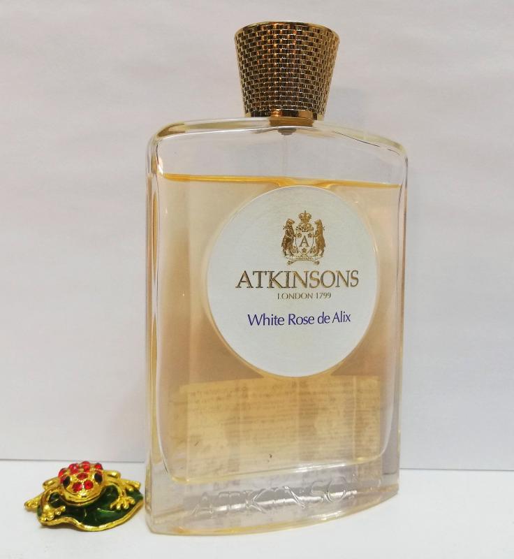 White rose de alix. Atkinsons роза. Atkinsons White Rose. Аткинсон белая роза.