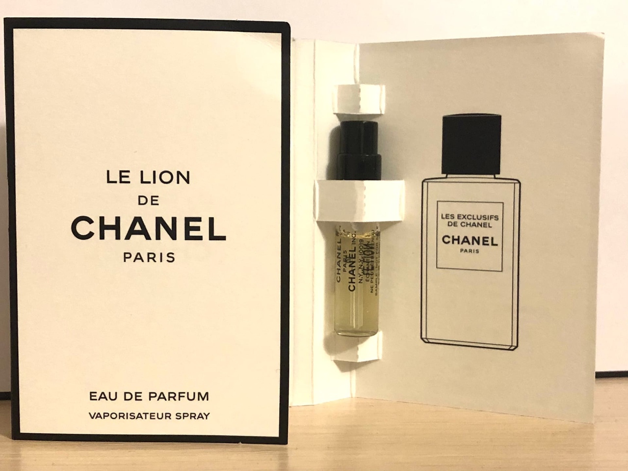 Chanel le lion. Шанель Ле Лион. Миниатюра Ле Лайон Шанель. Эксклюзив Шанель Ле Лион подделка.