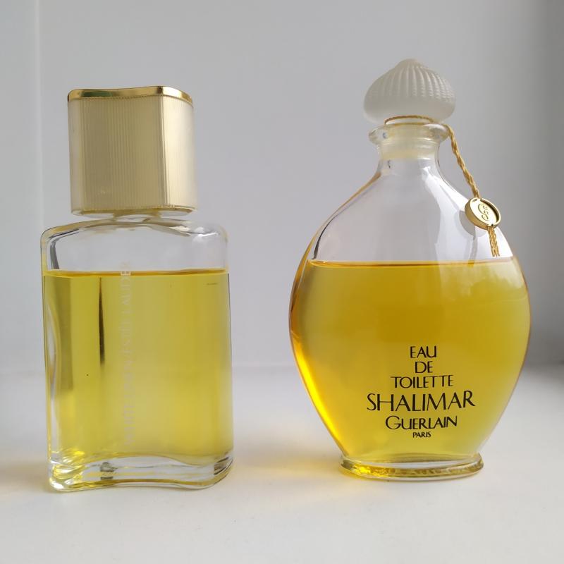 Сандал в духах. Эсте лаудер флакон. Estee Lauder private collection Amber Ylang Ylang. Духи 2015 года женские в прощрачно-бежевом флаконе с бежевым колпачком. Bath and body Wallflowers Vanilla Santal.