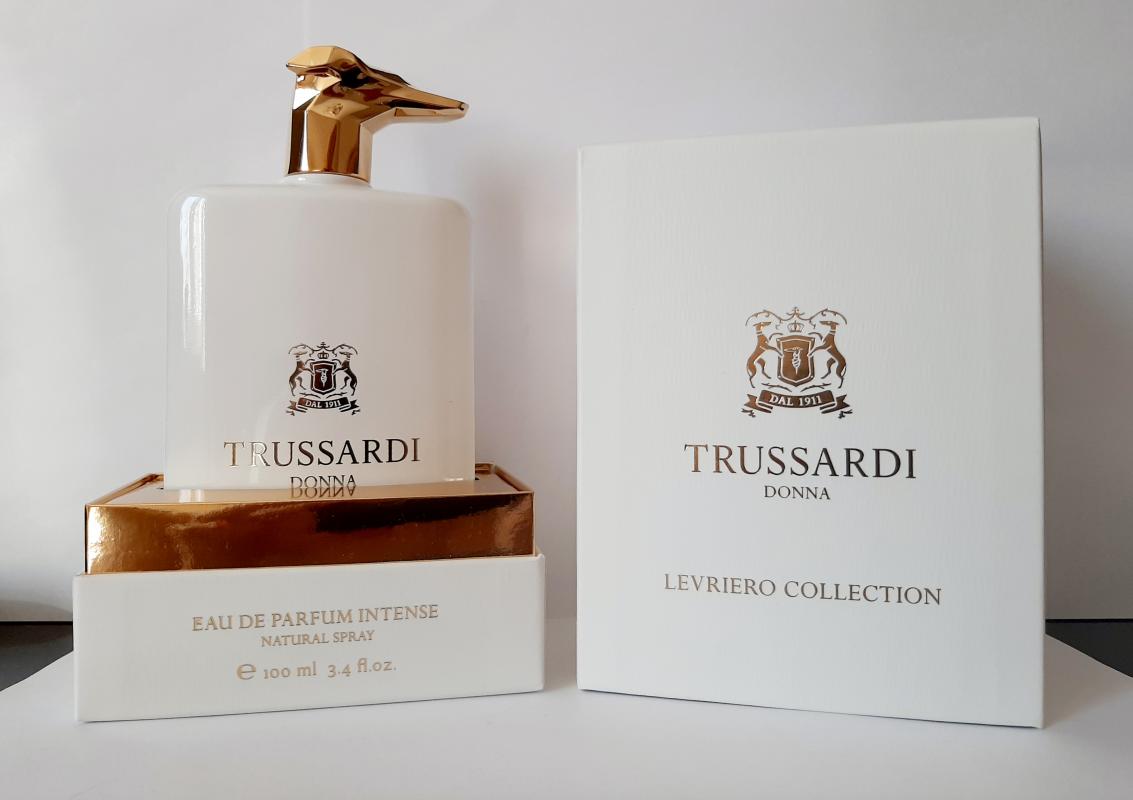 Trussardi donna levriero. Trussardi Donna Eau. Trussardi Trussardi Donna Levriero Limited Edition. Труссарди Донна пирамида аромата. Труссарди Донна старый флакон.