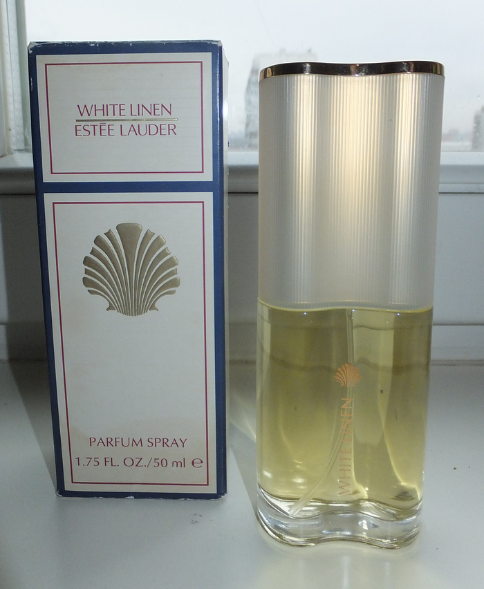 Estee lauder white linen. Духи Эсте лаудер White Linen. Духи белый лен Эсте лаудер. Белый лен духи женские Эсте лаудер. Винтажные духи Эсте лаудер Эсте.