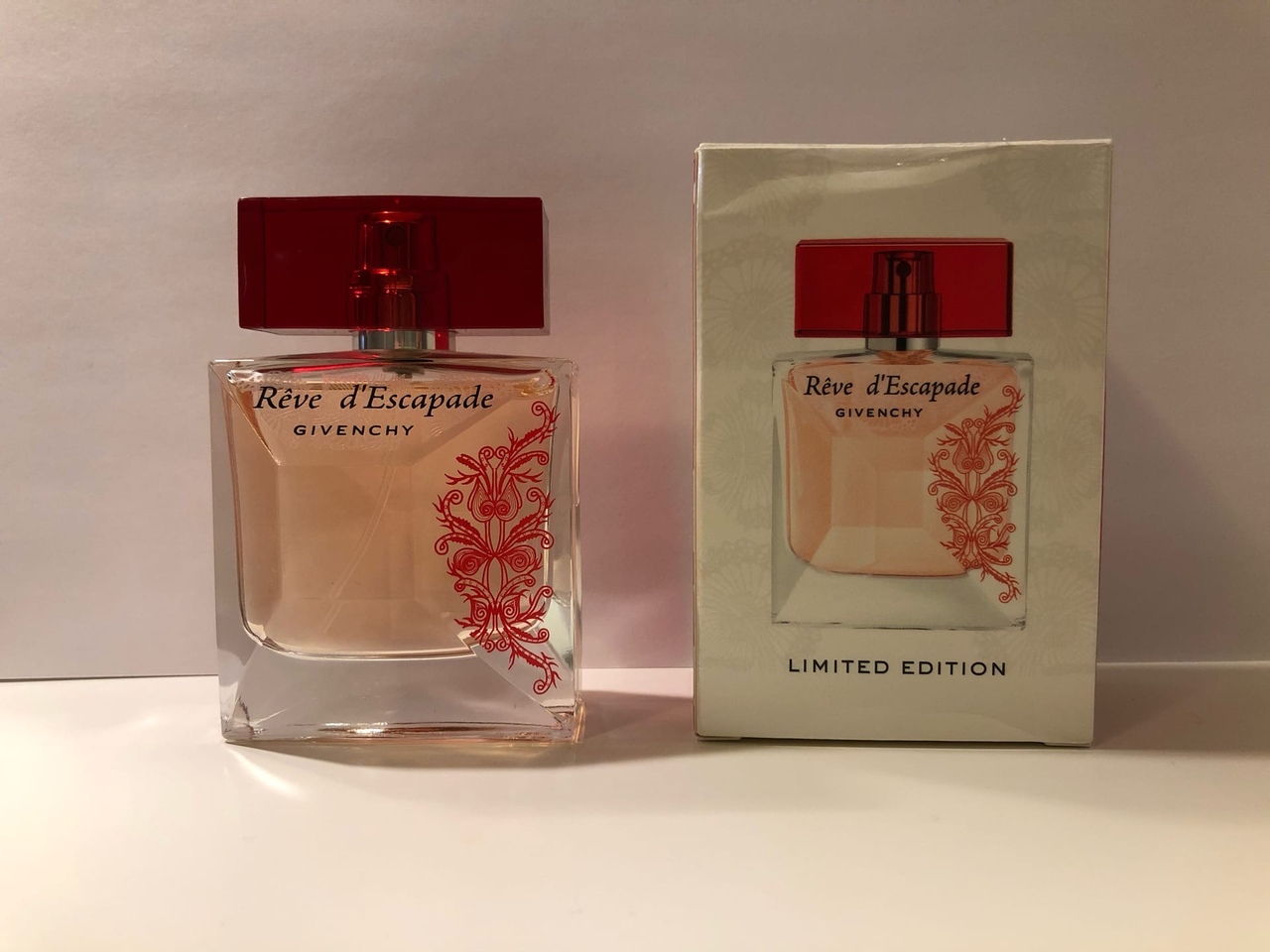 Эскапада что. Reve d Escapade Givenchy. Givenchy d'Escapade. Givenchy "un Air d Escapade". Givenchy reve d'Escapade Рени.