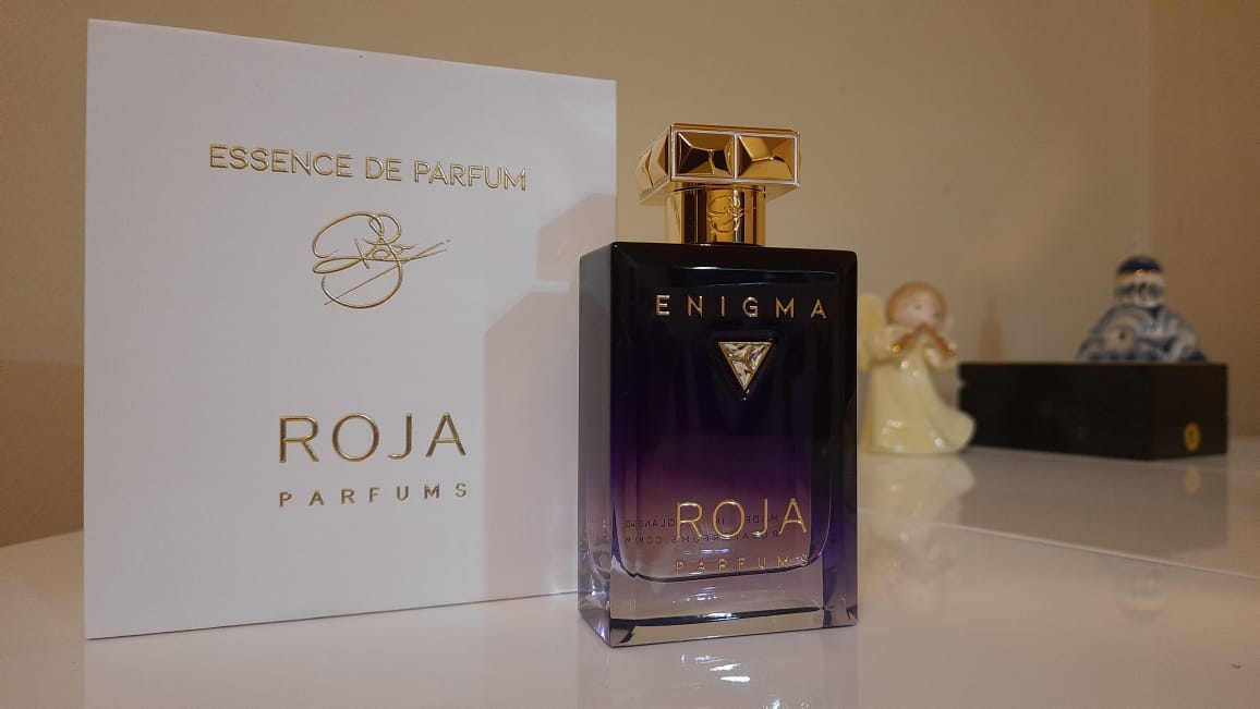 Essence de parfum roja. Roja dove Enigma pour femme Essence.